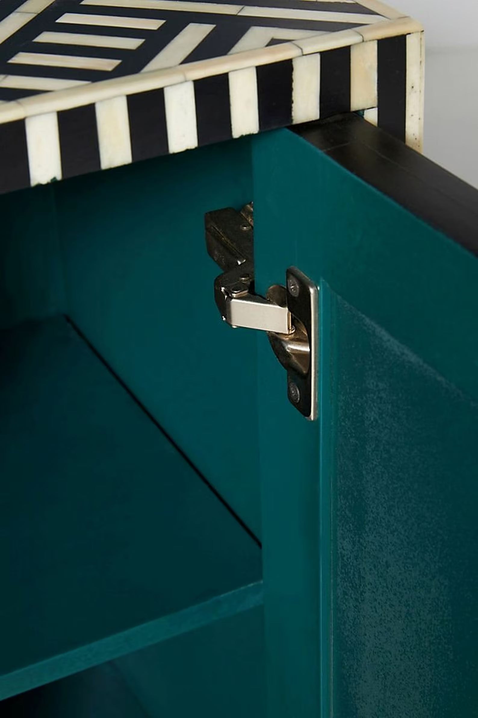 Roohi Cabinet